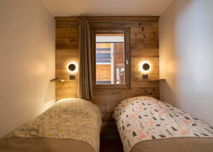 Les Brigues - Avec Vue Sur La Montagne Et Acces Aux Pistes